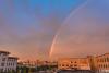 8月3日，北京，阵雨过后，北京城的东南方出现一道彩虹同时北京城西北方向出现大面积火烧云。