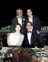 7月28日凌晨，宋承宪在微博晒出一张与一对裴勇俊结婚的合影，并称自己很羡慕好友，也想早点结婚。