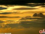 安徽合肥阵雨后出现“云山”奇观 天边飘起3D彩云美如仙境